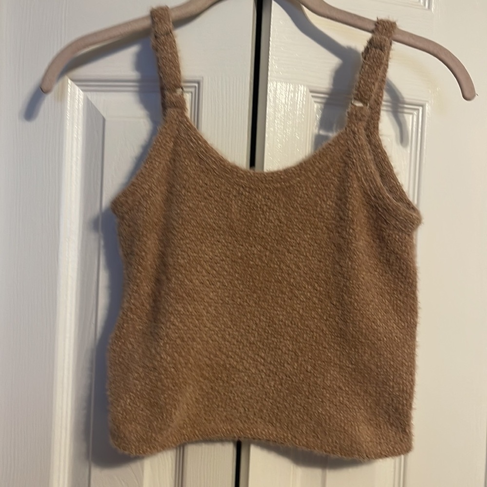 NWOT Hollister cropped sleeveless tank in beige - Picture 6 of 6